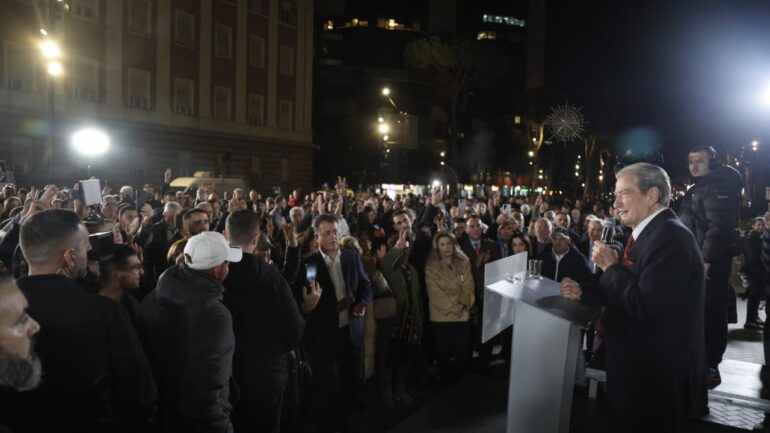 Masat për foltoren e PD te kryeministria: 350 policë në terren, rrugët që bllokohen